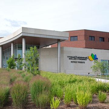 Exterior of the main entrance to the college via the Student Center